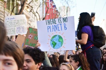 Warum Frauenproteste in der Gesellschaft häufig entwertet werden?